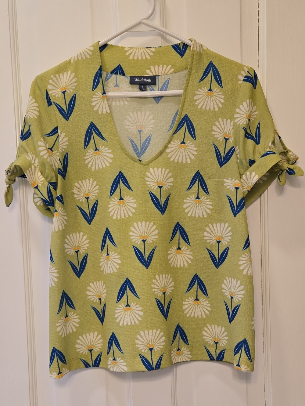 ModCloth Lime Green Daisy-Print V-Neck Tie-Sleeve Blouse